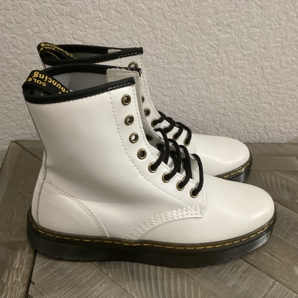Dr. Martens Zavala Combat Boots Women's, size 8 - Picture 9 of 10